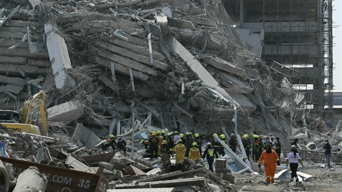 Sebuah gedung tinggi runtuh di Chatuchak, Bangkok, imbas gempa Myanmar