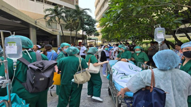 Tenaga medis dan pasien rumah sakit di Thailand berhamburan usai gempa