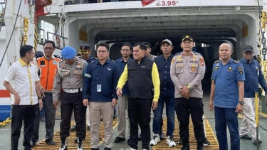 Nurdin Halid tinjau arus mudik Lebaran di Pelabuhan Bajoe