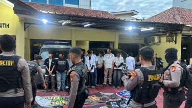 Remaja yang diamankan karena konvoi bendera dan nyalakan petasan di jalanan.