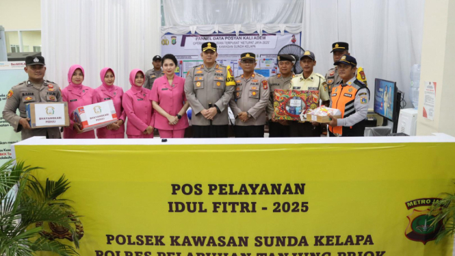 Polres Pelabuhan Tanjung Priok berikan bingkisan untuk petugas pengamanan mudik