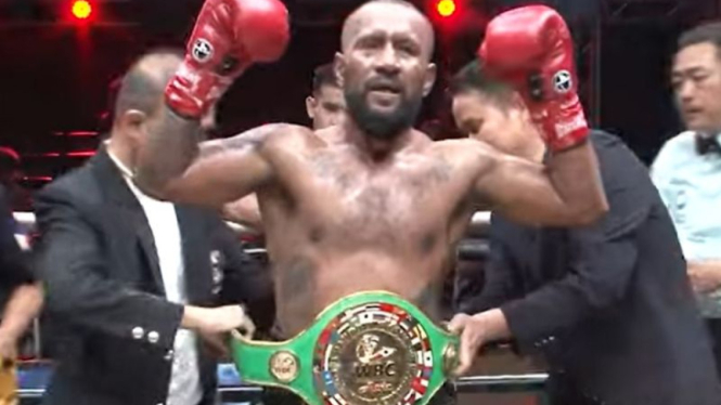 Petinju asal Indonesia, Geisler AP dengan sabuk WBC Kontinental Asia