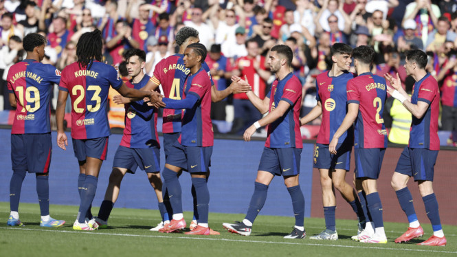 Pemain Barcelona rayakan gol