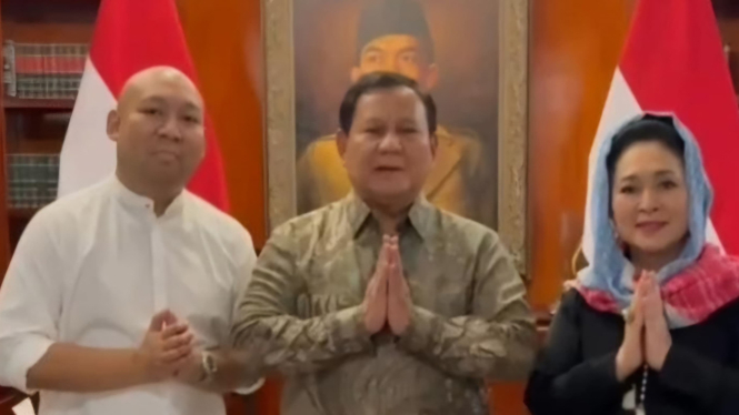 Presiden RI Prabowo Subianto bersama Didit Hediprasetyo dan Titiek Soeharto mengucapkan selamat hari raya Idul Fitri.