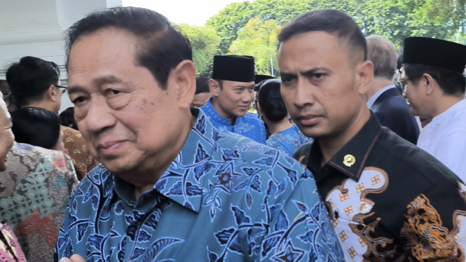 Presiden RI ke-6 Susilo Bambang Yudhoyono (SBY) tiba di acara gelar griya atau open house Presiden RI Prabowo Subianto di Istana Negara, Jakarta Pusat, Senin, 31 Maret 2025