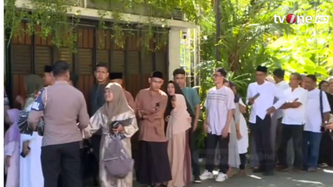 Warga Padati Kediaman Jokowi di Solo Meski Tak Ada Open House Lebaran 2025