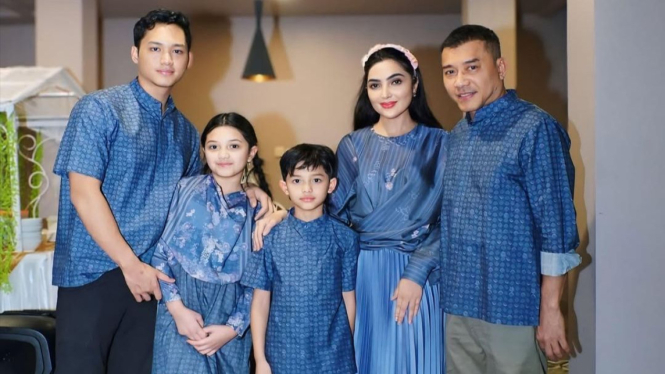 Foto momen Lebaran keluarga Anang Hermansyah