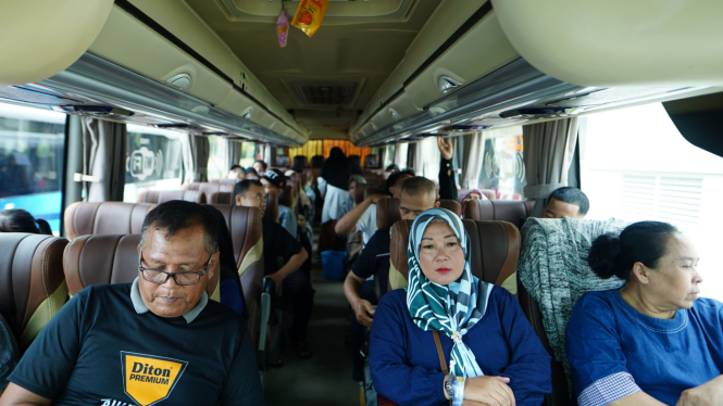Suasana perjalanan di bus program mudik gratis