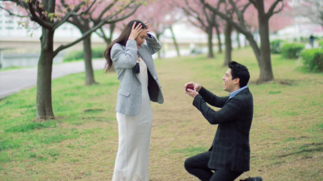 Luna Maya Dilamar Maxime Bouttier di Jepang