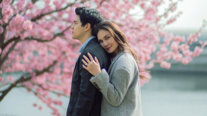 Luna Maya dilamar Maxime Bouttier di Jepang