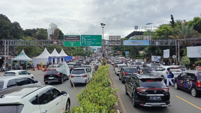Jalur Puncak Bogor berlakukan satu arah. VIVA/Muhammad AR 