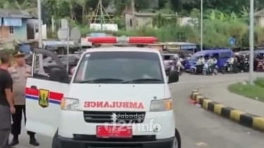Ambulans angkut penumpang yang ingin berwisata disetop polisi