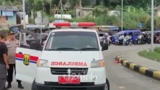 Ambulans angkut penumpang yang ingin berwisata disetop polisi