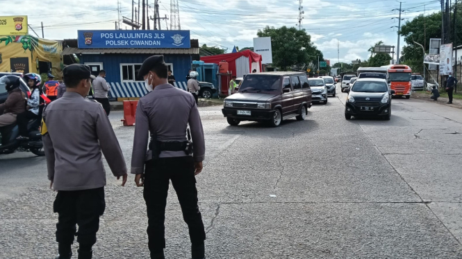 One Way Wisatawan Pulang dari Anyer.