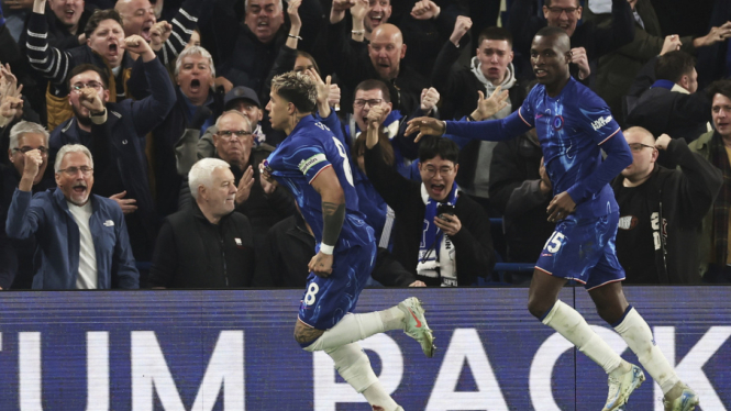 Pemain Chelsea, Enzo Fernandez rayakan gol
