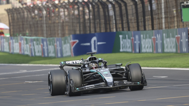 Pembalap Mercedes, George Russell