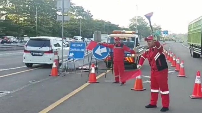 Pemberlakuan contraflow di Tol Jagorawi arah Puncak