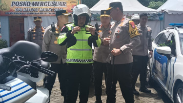 Wakapolri, Komjen Pol Ahmad Dofiri, di Pantai Anyer.