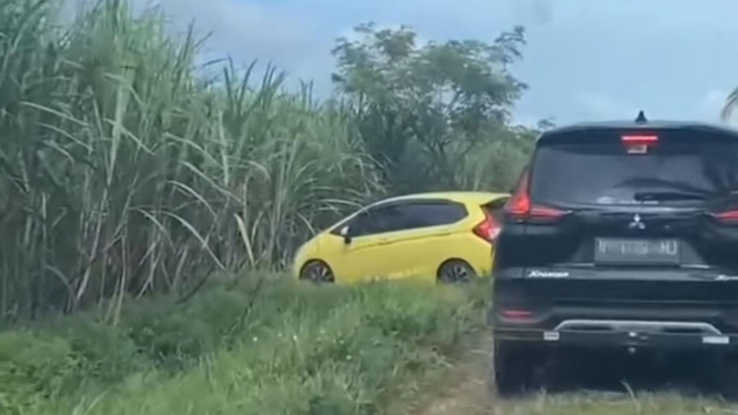 Viral rombongan mobil nyasar mengikuti Google Maps