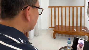 Menteri Pelindungan Pekerja Migran Indonesia (P2MI) Abdul Kadir Karding saat video call dengan Sugianto (dok. istimewa)
