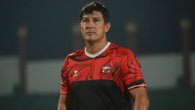 Alfredo Vera Pimpin Latihan Jelang Lawan Persija