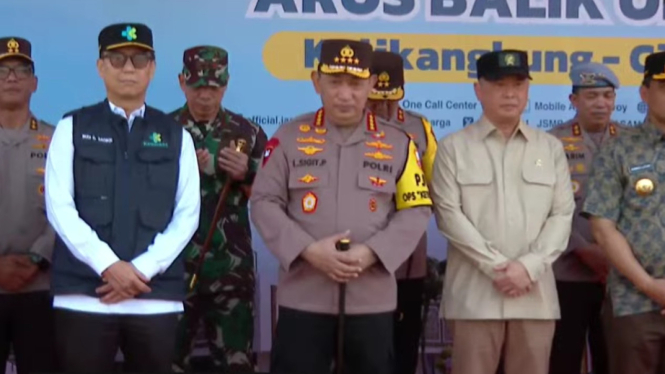 Kapolri Jenderal Pol Listyo Sigit Prabowo melakukan flag off one way nasional
