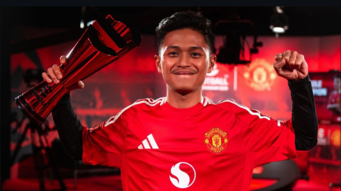 Atlet Esport asal Banjarmasin, Kalimantan Selatan, Rommy Hadiwijaya, saat menjuarai eFootball Championship 2025 Manchester United - Foto Dok Istimewa 