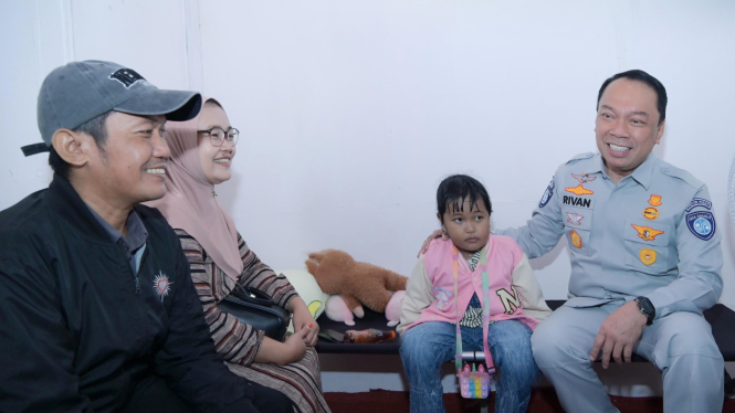 Direktur Utama PT Jasa Raharja, Rivan A Purwanto (kanan)