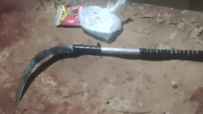 Barang bukti pembunuhan Satpam perusahaan kelapa sawit di Kabupaten Labuhanbatu. (dok Polsek Panai Tengah)