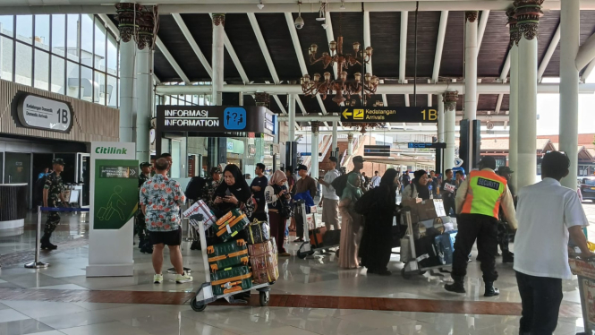 Suasana penumpang di kedatangan Terminal 1 bandara soetta tangerang