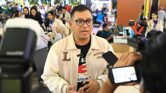 Kepala SMA Labschool Kebayoran, Dr. Suparno, M.M