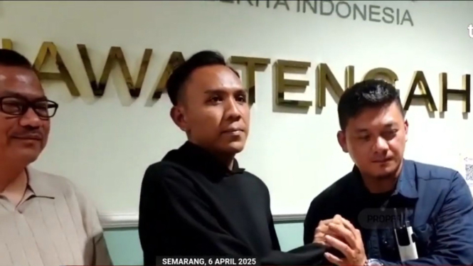 Ipda Endry Purwa Sefa (kanan) dan Jurnalis foto Antara Makna Zaezar (kiri)
