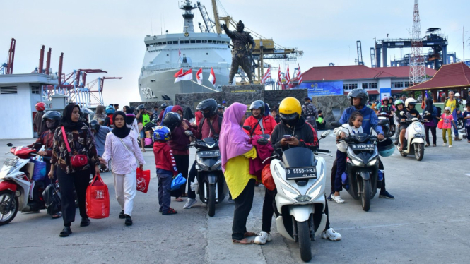 VIVA Militer: KRI BJM-592 yang memfasilitasi arus balik lebaran tiba di Jakarta
