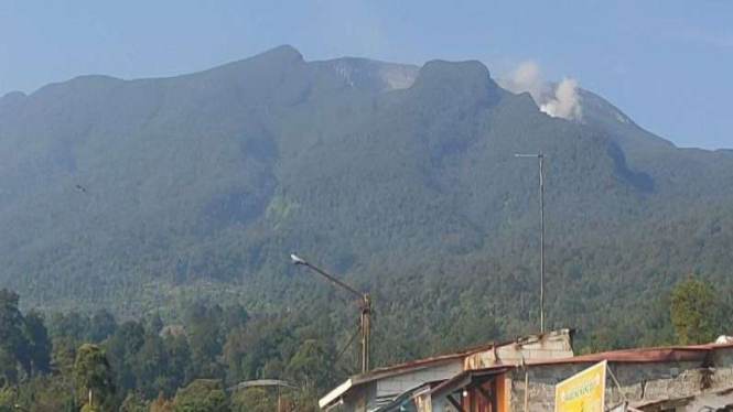 Arsip - Gunung Gede saat terlihat dari objek wisata Cibodas, Cianjur, Jawa Barat