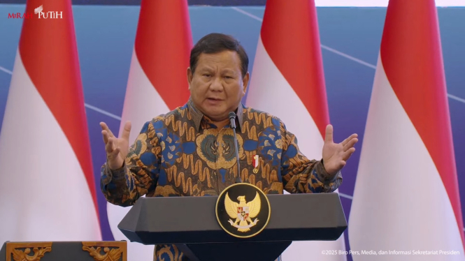 Presiden RI Prabowo Subianto dalam acara sarasehan ekonomi di Menara Mandiri Sudirman, Jakarta Pusat, Selasa, 8 April 2025 (sumber: tangkapan layar YouTube Sekretariat Presiden)