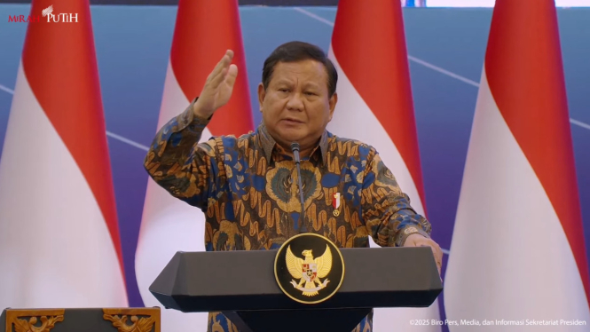 Presiden RI Prabowo Subianto dalam acara Sarasehan Ekonomi di Menara Mandiri Sudirman, Jakarta Pusat, Selasa, 8 April 2025 (sumber: tangkapan layar YouTube Sekretariat Presiden)