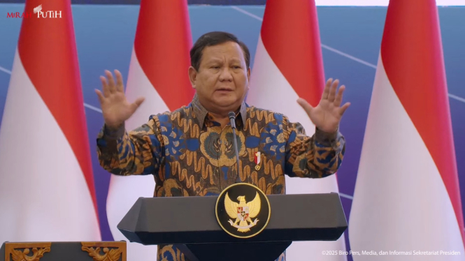 Presiden RI Prabowo Subianto dalam acara Sarasehan Ekonomi di Menara Mandiri Sudirman, Jakarta Pusat, Selasa, 8 April 2025 (sumber: tangkapan layar YouTube Sekretariat Presiden)