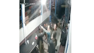 Tangkapan Layar CCTV Insiden Penembakan Air Gun di Bukittinggi