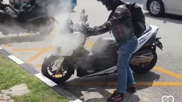 Yamaha XMAX terbakar