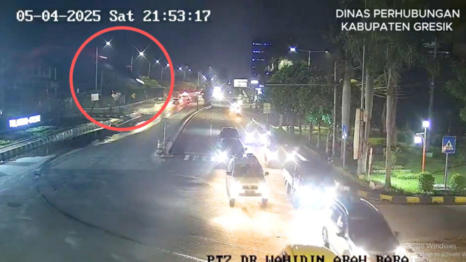 Video Detik-detik BMW Terbang di Tol Gresik yang Belum Rampung