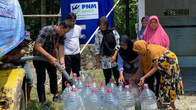 PNM Salurkan Bantuan Sanitasi Layak dan Air Bersih di 37 Titik Seluruh Indonesia