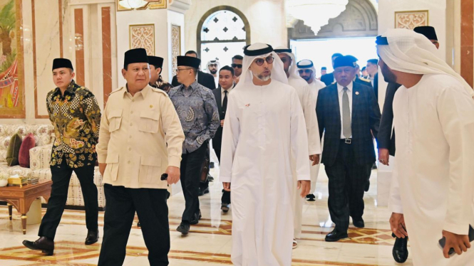 Presiden RI Prabowo Subianto tiba di Abu Dhabi (sumber: Laily Rachev - Biro Pers Sekretariat Presiden)
