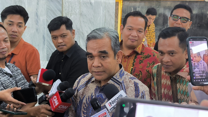 Sekjen Partai Gerindra, Ahmad Muzani di Kompleks Parlemen, Senayan, Jakarta Pusat, Rabu, 9 April 2025
