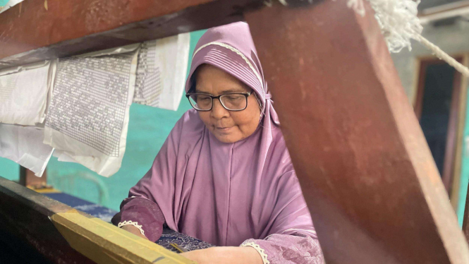 Rosna, penenun songket dari Solok