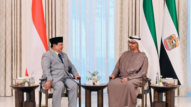 Presiden RI Prabowo Subianto dan Presiden Persatuan Emirat Arab (PEA) Syeikh Mohamed bin Zayed Al Nahyan (MBZ) di Istana Qasr Al Shatie, Abu Dhabi, Rabu, 9 April 2025  (Sumber foto: Laily Rachev - Biro Pers Sekretariat Presiden)