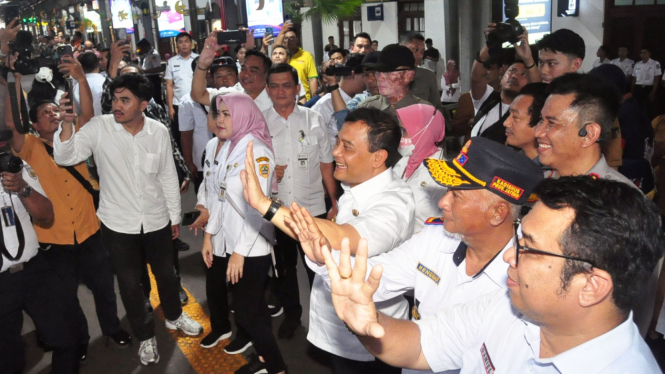 Gubernur Jateng Ahmad Luthfi Lepas Pemudik Kembali ke Jakarta Pakai Kereta