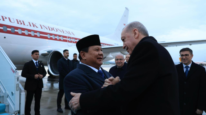 Momen Presiden RI Prabowo Subianto disambut langsung Presiden Turkiye, Recep Tayyip Erdogan setibanya di Ankara, Turkiye (sumber foto: Rian - Biro Pers Sekretariat Presiden)