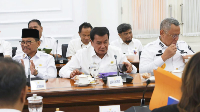 Bupati Tangerang, Maesyal Rasyid dalam pertemuan dengan Pemerintah Daerah Khusus Jakarta (DKJ) 
