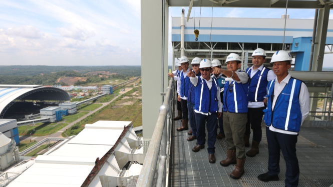 Direktur Utama MIND ID Maroef Sjamsoeddin, saat melakukan kunjungannya ke PLTU Mulut Tambang Sumsel-8 (PLTU Tanjung Lalang) kelolaan PT Huadian Bukit Asam Power (HBAP). [Humas MIND ID]