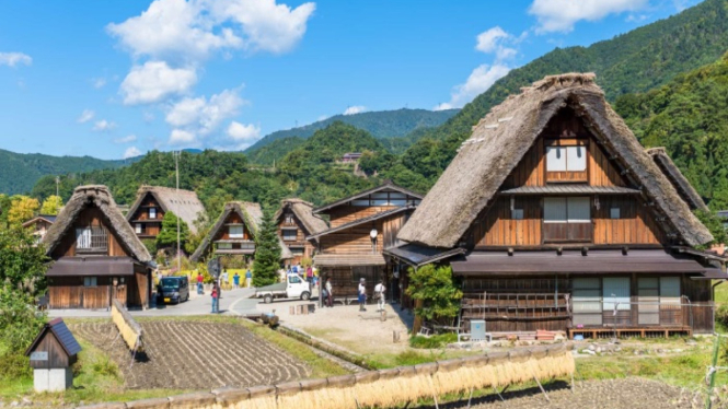 Desa Shirakawa-go